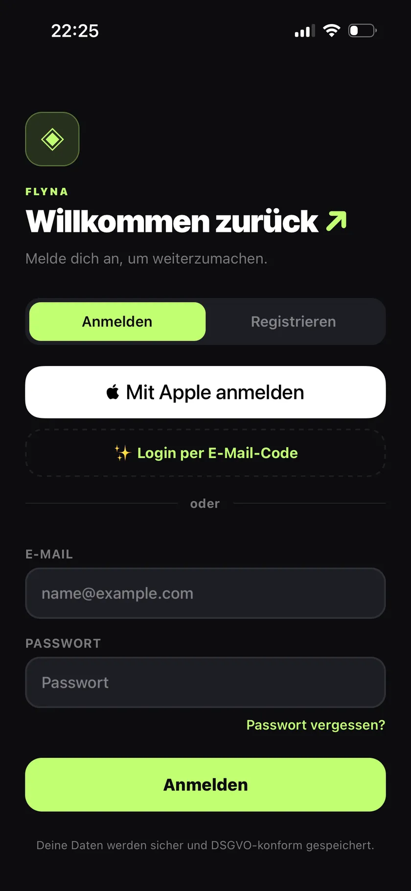 Anmeldebildschirm der Flyna-App mit Apple-Anmeldung, Login per E-Mail-Code und klassischer E-Mail-Anmeldung